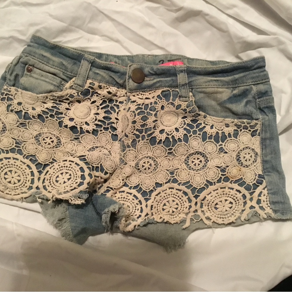 Tinseltown Lacey jean shorts